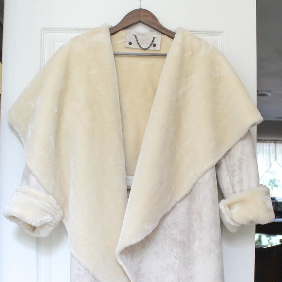 Faux fur winter coat with belt, Size Small wrap jacket, Cream / Ivory color, - Picture 1 of 3